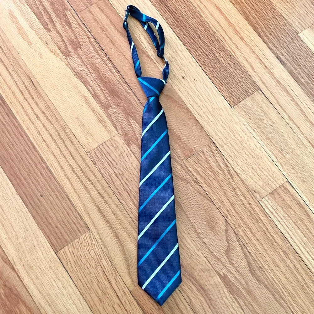 Boys size 4-7 Children’s Place navy blue clip on tie with teal & white stripes